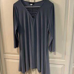 Grey V-Neck Top. Long tunic. 3/4 sleeves. Gently worn.